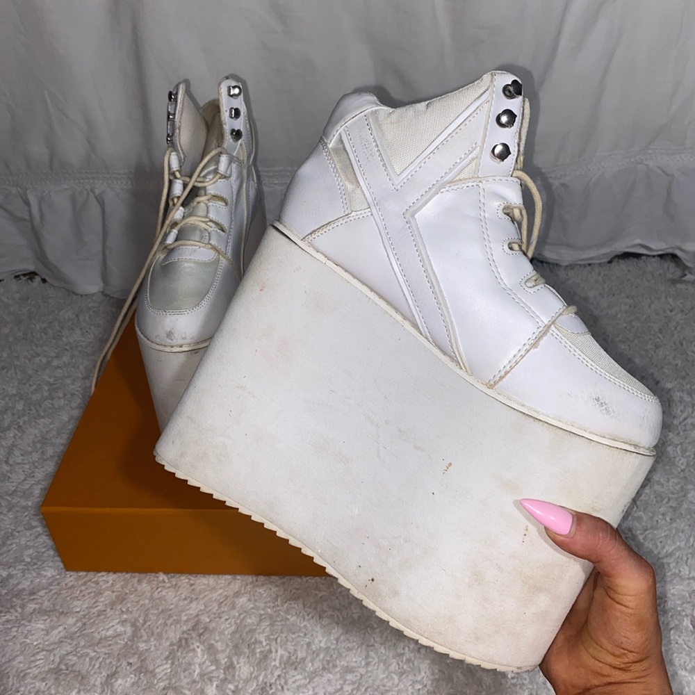 YRU Qozmo white platform shoes